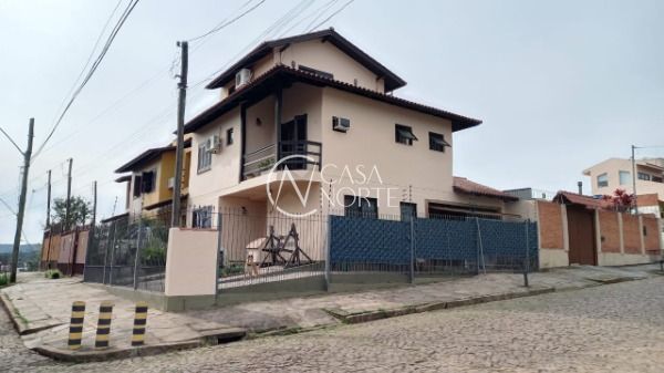 Sobrado à venda com 3 quartos, 163m², 1 suíte, 2 vagas, Avenida Doutor Francisco Roberto Dalligna no bairro Espírito Santo em Porto Alegre