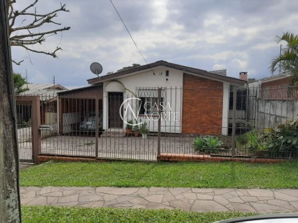 Casa à venda com 3 quartos, 220m², 3 vagas, Avenida Joracy Camargo no bairro Santa Tereza em Porto Alegre