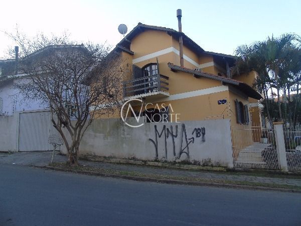 Casa à venda com 3 quartos, 306m², 1 suíte, 2 vagas, Avenida Celestino Bertolucci no bairro Hípica em Porto Alegre