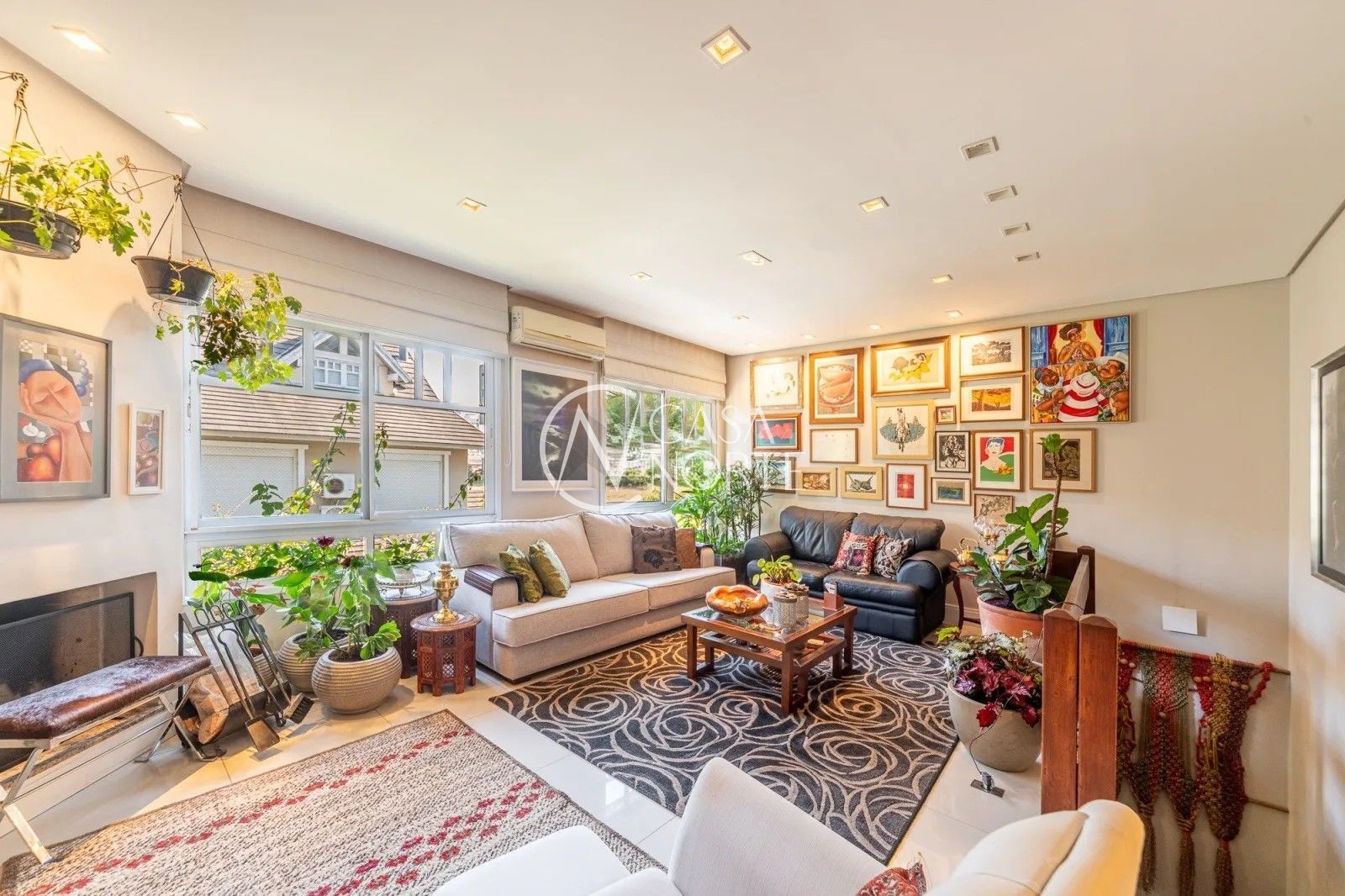 Casa de Condomínio à venda com 4 quartos, 218m², 2 suítes, 2 vagas, Rua Attílio Bilibio no bairro Jardim Carvalho em Porto Alegre