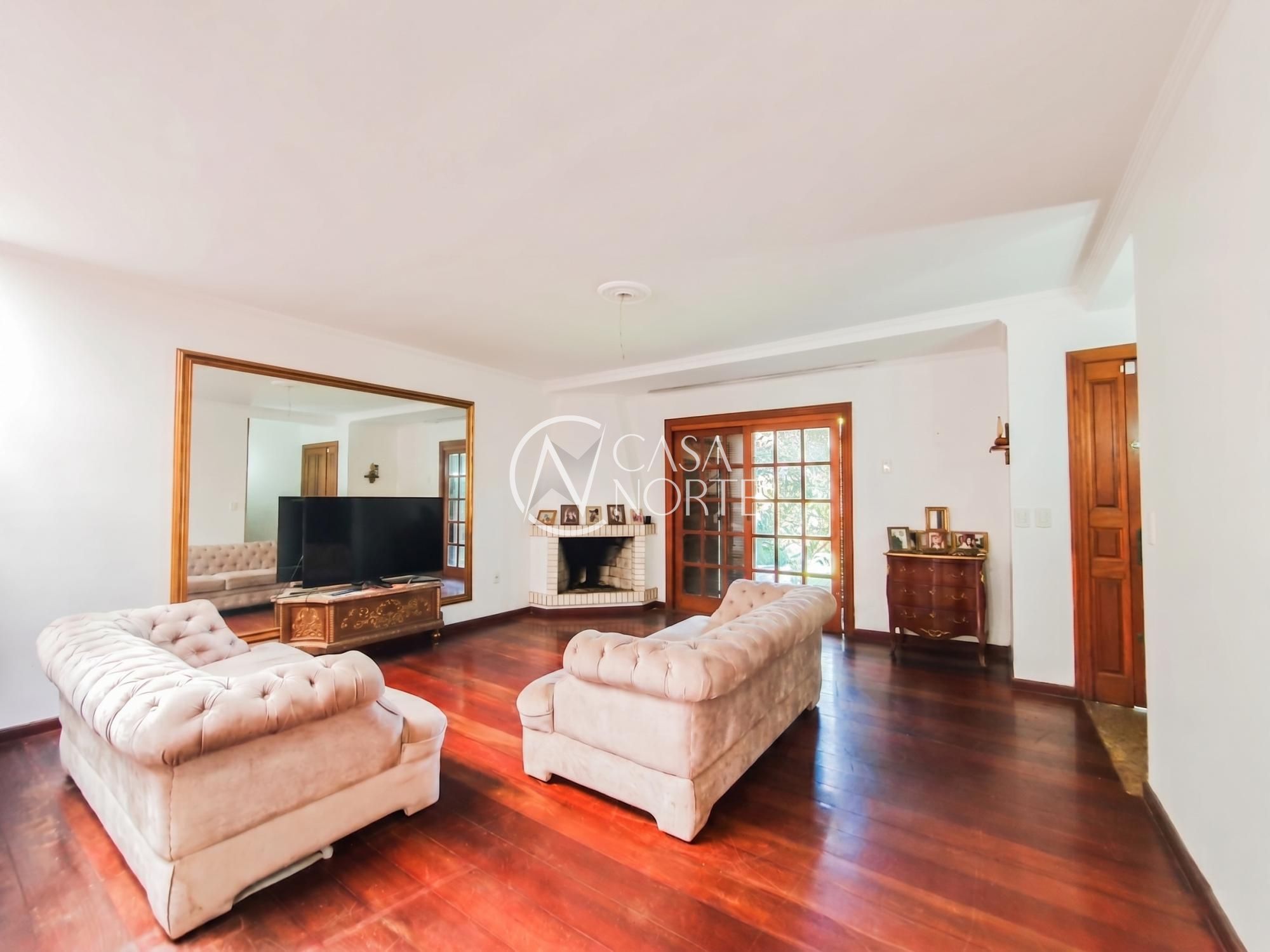 Casa à venda com 4 quartos, 275m², 1 suíte, 3 vagas, Rua Torres no bairro Ipanema em Porto Alegre