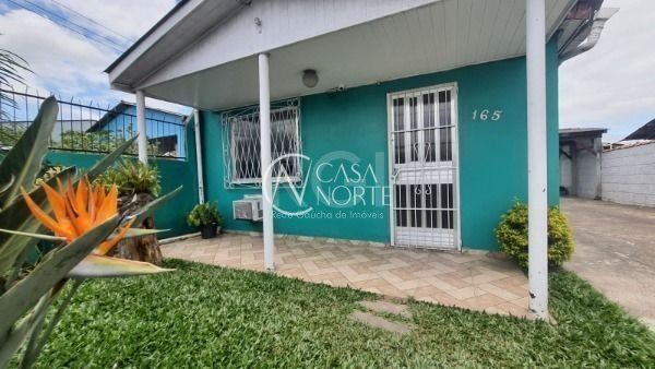 Casa à venda com 4 quartos, 220m², 3 vagas, Rua Capitao Pedroso no bairro Restinga em Porto Alegre