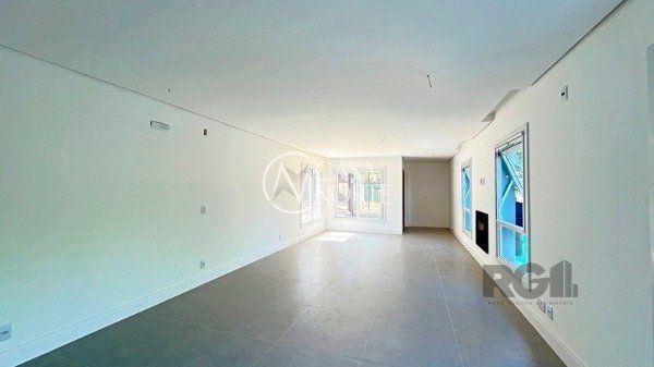 Casa à venda com 3 quartos, 210m², 2 suítes, 2 vagas, Rua José Sanguinetti no bairro Jardim Isabel em Porto Alegre