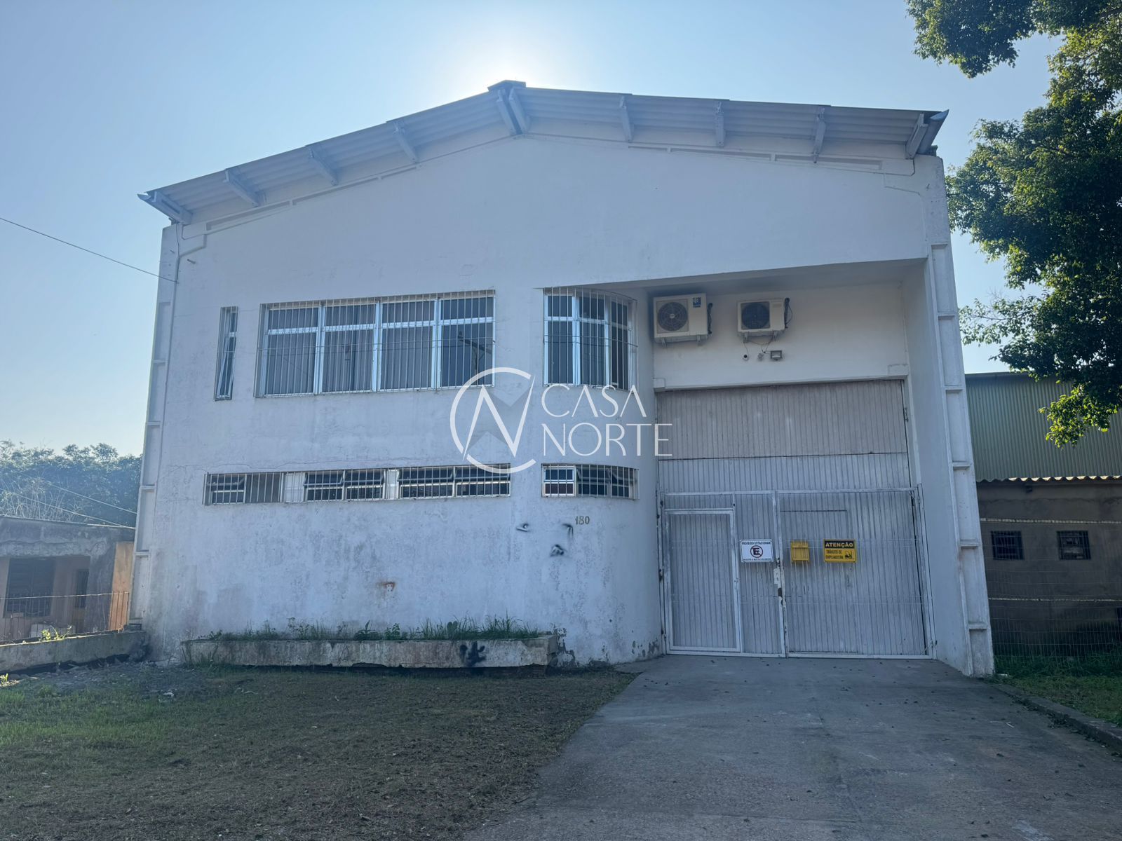 Galpão à venda com 6 quartos, 550m², 4 vagas, Estrada Aracaju no bairro Vila Nova em Porto Alegre