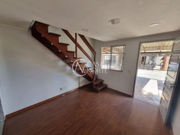 Sobrado à venda com 2 quartos, 48m², 1 suíte, 1 vaga, Rua Atílio Supertti no bairro Vila Nova em Porto Alegre