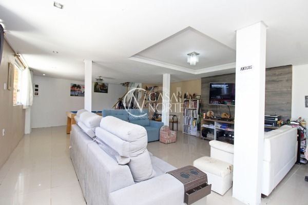 Casa à venda com 4 quartos, 220m², 2 suítes, 5 vagas, Rua Ary Veiga Sanhudo no bairro Vila Nova em Porto Alegre