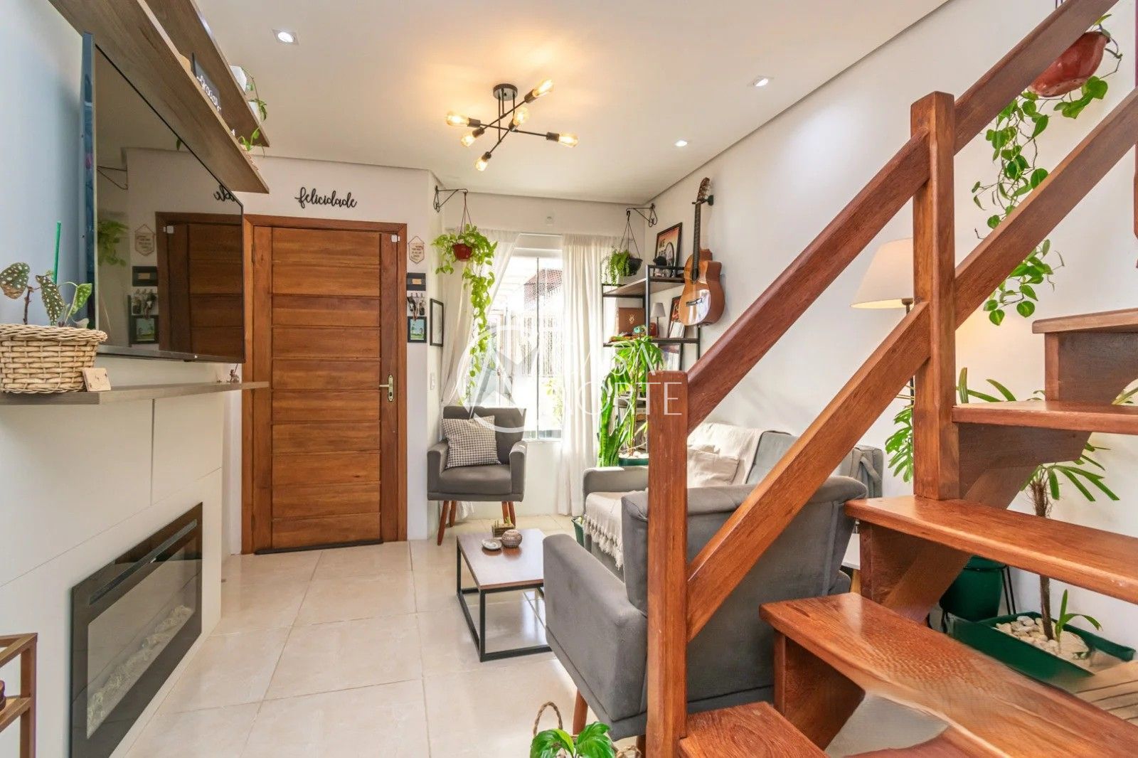 Casa à venda com 2 quartos, 63m², 1 suíte, 1 vaga, Rua Luzinete Alves Aragon no bairro Hípica em Porto Alegre