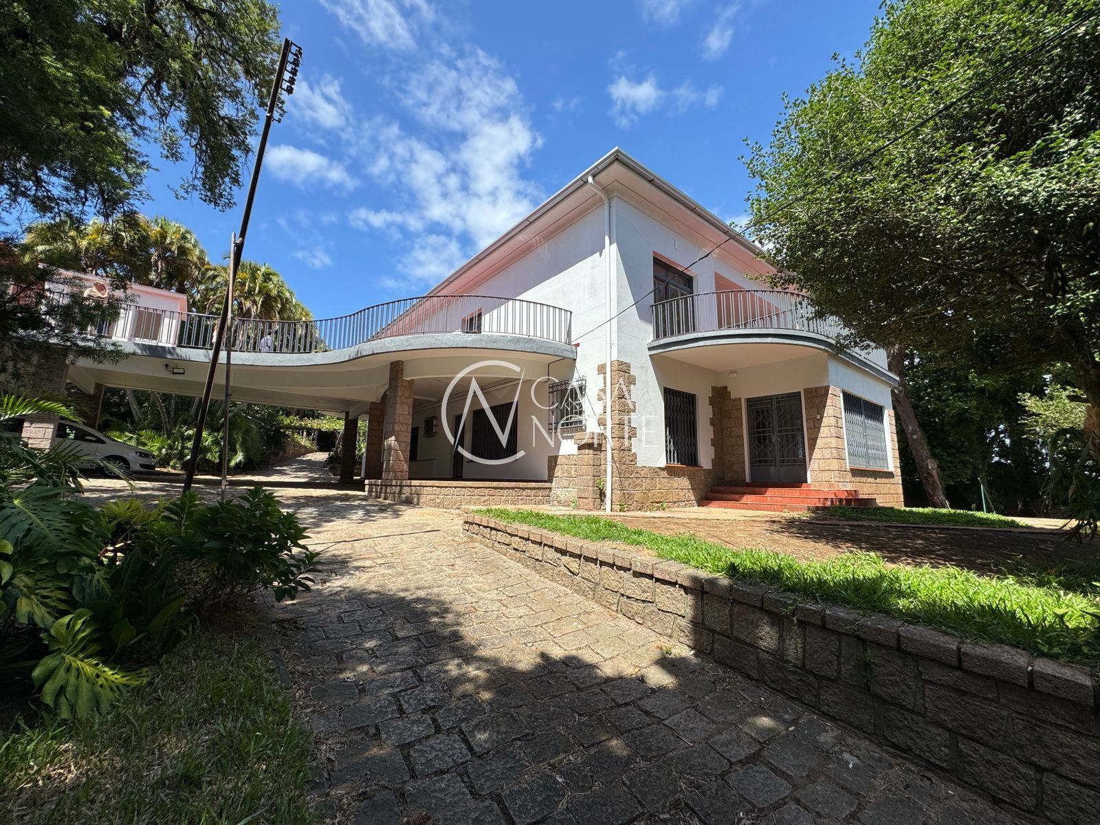 Casa à venda com 5 quartos, 500m², 6 vagas, Rua Landel de Moura no bairro Tristeza em Porto Alegre
