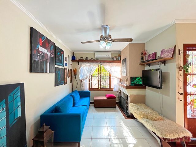 Casa de Condomínio à venda com 4 quartos, 177m², 1 suíte, 2 vagas, Rua Conselheiro Xavier da Costa no bairro Ipanema em Porto Alegre