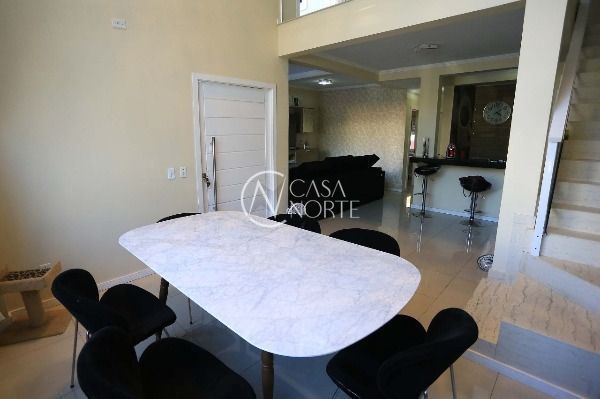 Casa à venda com 3 quartos, 140m², 2 suítes, 2 vagas, Rua Guatambu no bairro Hípica em Porto Alegre