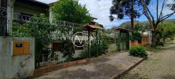 Casa à venda com 6 quartos, 242m², 2 suítes, 2 vagas, Rua Mathilde Zatar no bairro Nonoai em Porto Alegre