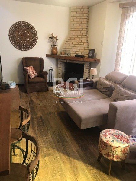 Casa de Condomínio à venda com 3 quartos, 189m², 1 suíte, 1 vaga, Rua Jacipuia no bairro Guarujá em Porto Alegre