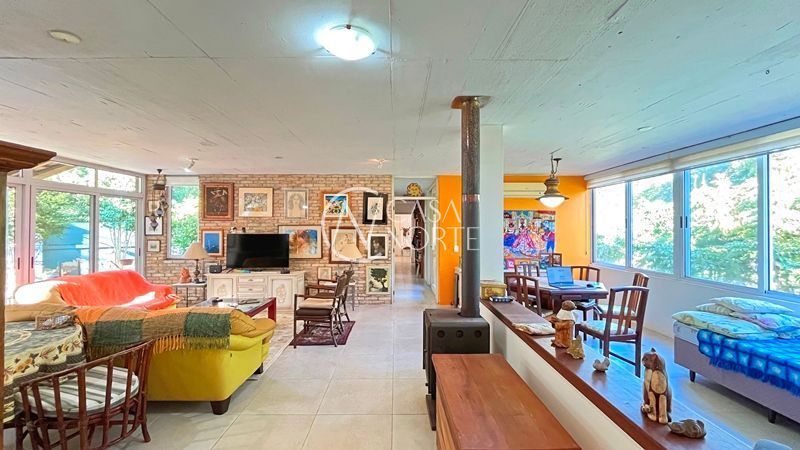 Casa de Condomínio à venda com 3 quartos, 348m², 1 suíte, 3 vagas, Avenida Edgar Pires de Castro no bairro Hípica em Porto Alegre