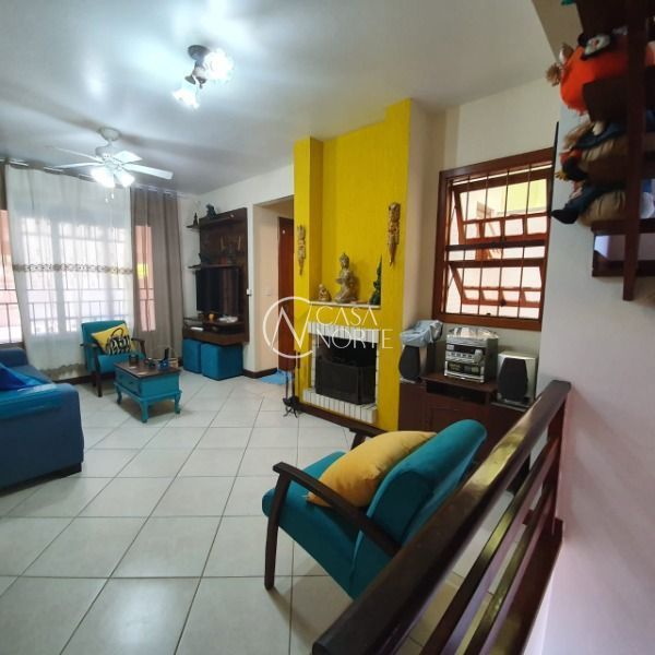 Casa à venda com 3 quartos, 185m², 1 suíte, 2 vagas, Olecio Cavedini no bairro Ipanema em Porto Alegre