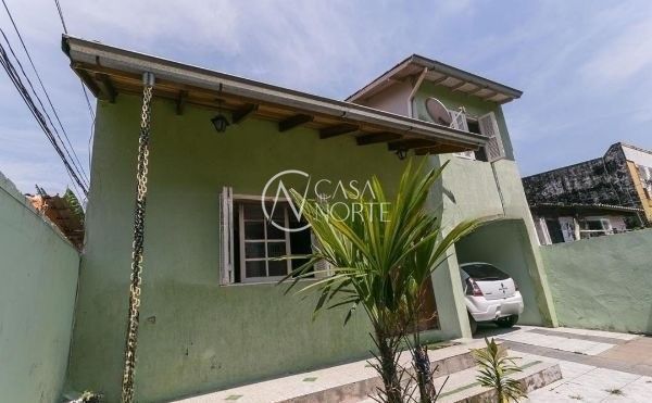 Casa à venda com 3 quartos, 136m², 1 suíte, 2 vagas, Rua Camaquã no bairro Camaquã em Porto Alegre