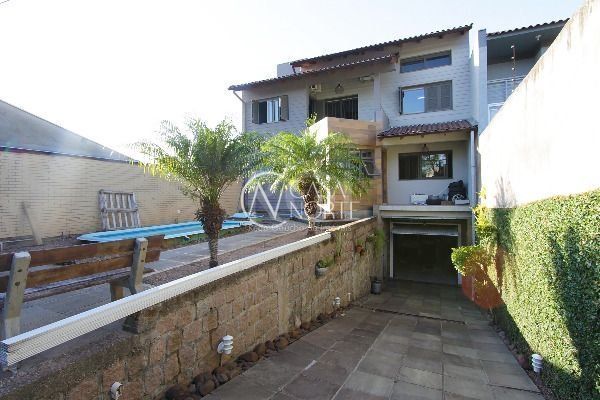 Casa à venda com 3 quartos, 300m², 1 suíte, 8 vagas, Rua Gregorio da Fonseca no bairro Nonoai em Porto Alegre