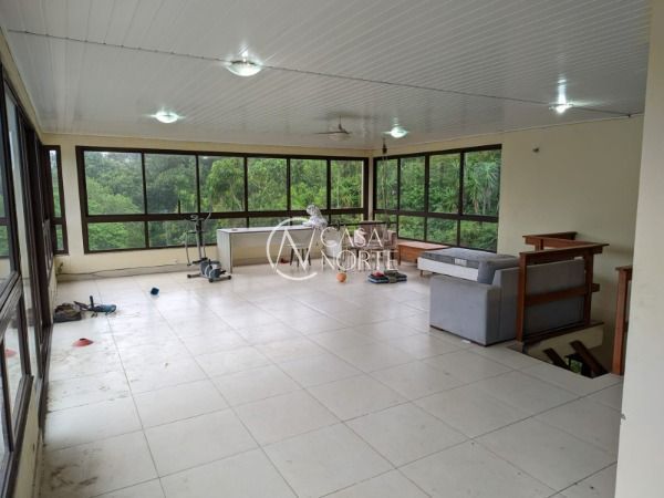 Casa à venda com 4 quartos, 550m², 1 suíte, 2 vagas, Estrada Aracaju no bairro Vila Nova em Porto Alegre