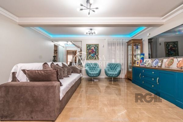 Casa à venda com 4 quartos, 270m², 1 suíte, 4 vagas, Rua Manoel Cabeda Perez no bairro Jardim Isabel em Porto Alegre