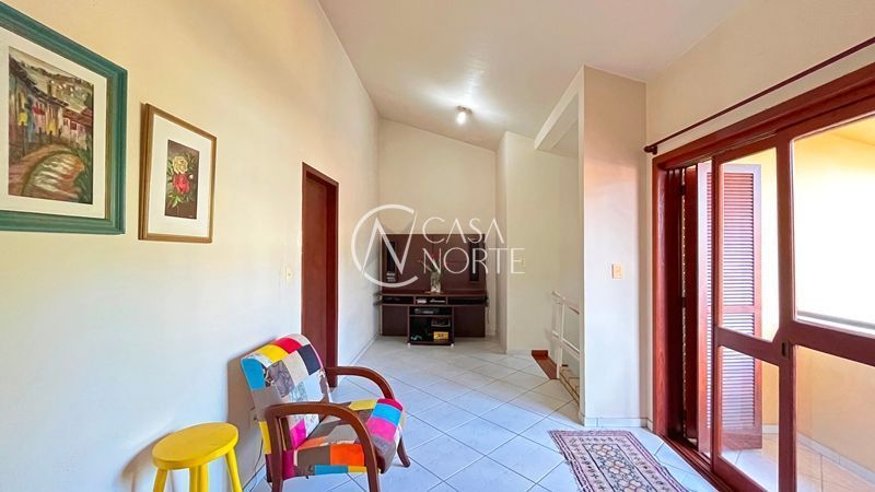 Casa à venda com 3 quartos, 211m², 1 suíte, 4 vagas, Acesso dos Gerânios no bairro Santa Tereza em Porto Alegre