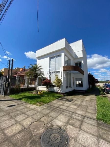 Casa à venda com 3 quartos, 223m², 1 suíte, 2 vagas, Rua Alexandre de Gusmao no bairro Hípica em Porto Alegre