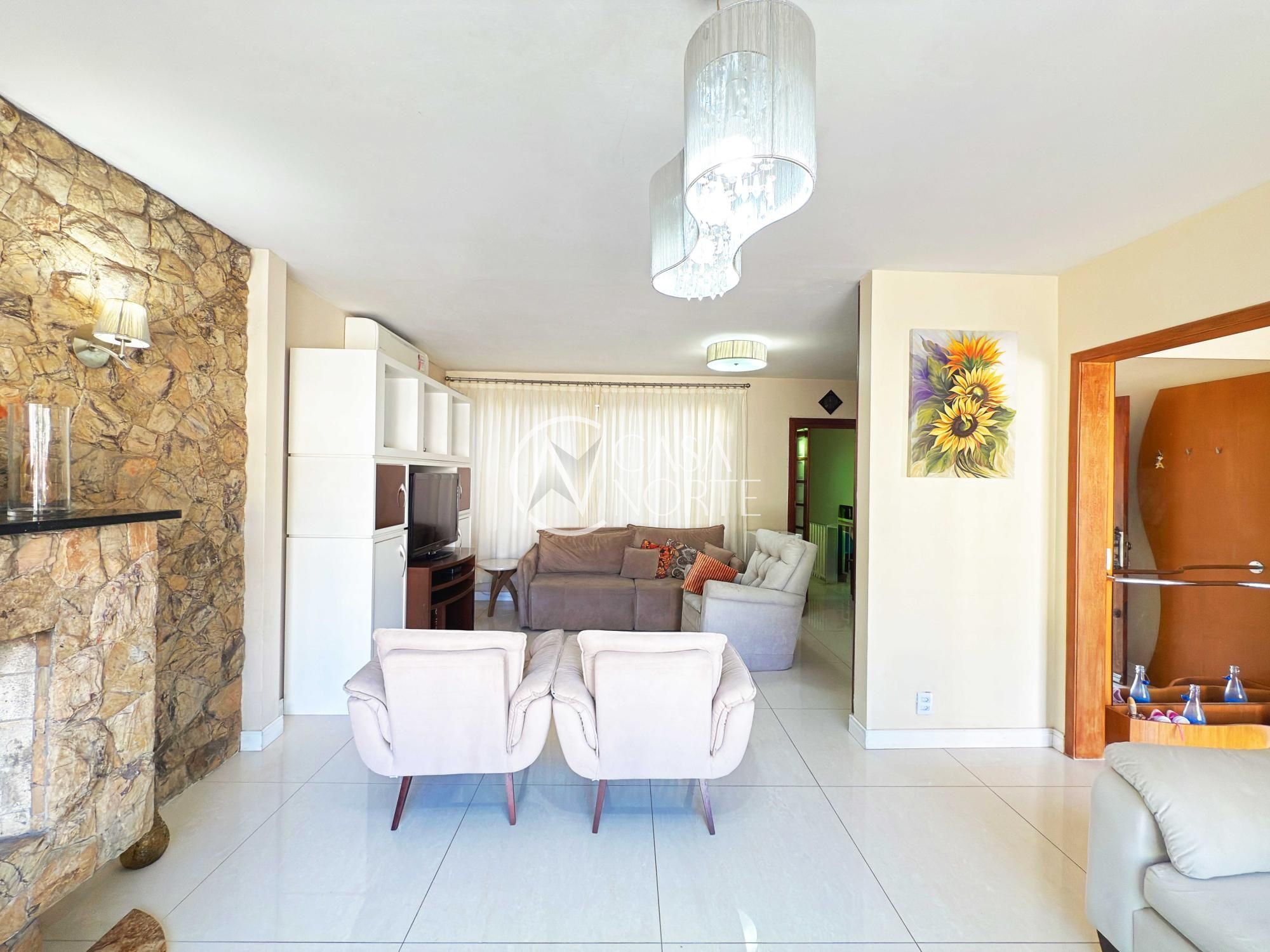 Casa à venda com 3 quartos, 250m², 1 suíte, 4 vagas, Rua Almirante Câmara no bairro Tristeza em Porto Alegre