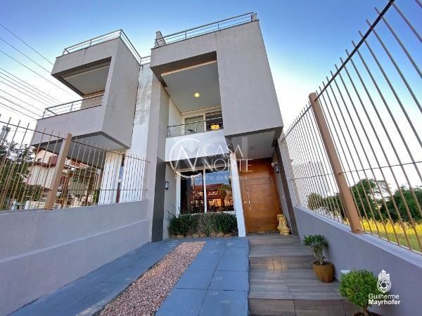 Casa à venda com 3 quartos, 172m², 2 suítes, 2 vagas, Avenida Altos do Santa Rita no bairro Aberta dos Morros em Porto Alegre