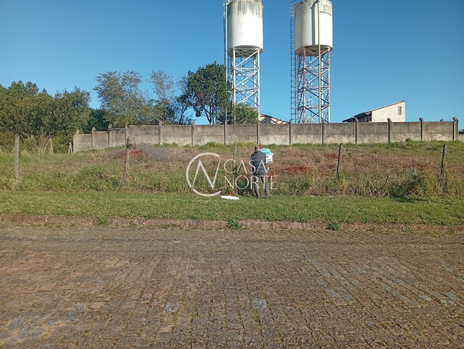 Terreno à venda  com 349m², Rua Giorgio Negroni no bairro Espírito Santo em Porto Alegre