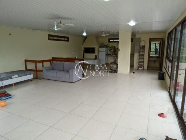 Casa à venda com 4 quartos, 550m², 1 suíte, 2 vagas, Estrada Aracaju no bairro Vila Nova em Porto Alegre