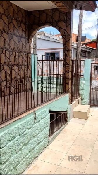 Casa à venda com 3 quartos, 139m², 2 suítes, 1 vaga, Rua Adalberto Vedana no bairro Vila Nova em Porto Alegre