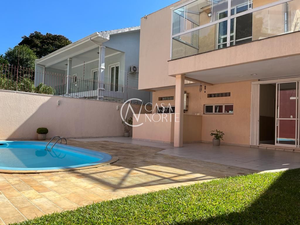 Casa à venda com 4 quartos, 329m², 1 suíte, 3 vagas, Avenida Fabio Araujo Santos no bairro Nonoai em Porto Alegre