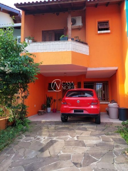 Sobrado à venda com 3 quartos, 127m², 1 suíte, 3 vagas, Rua Moacyr Godoy Ilha no bairro Espírito Santo em Porto Alegre