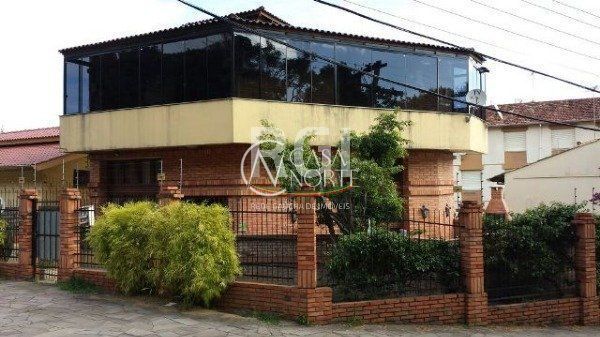 Casa à venda com 3 quartos, 200m², 1 suíte, 4 vagas, Rua Conselheiro Xavier da Costa no bairro Jardim Isabel em Porto Alegre