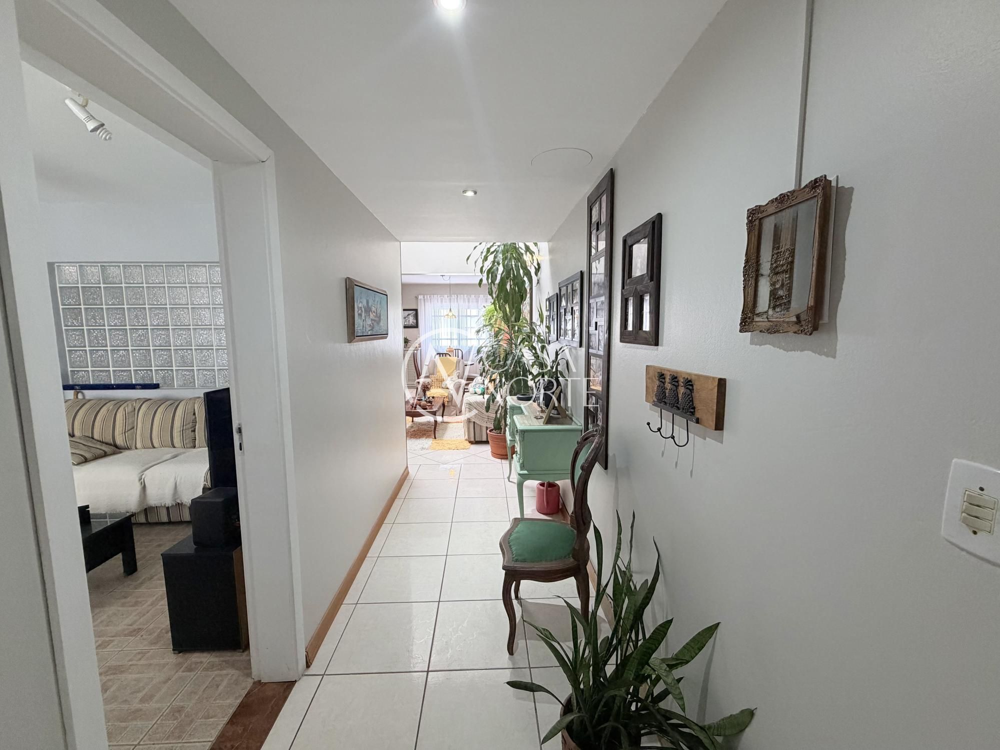 Casa à venda com 4 quartos, 135m², 1 suíte, 2 vagas, Rua Doutora Noemi Valle Rocha no bairro Serraria em Porto Alegre