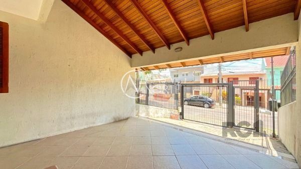 Casa à venda com 3 quartos, 215m², 3 suítes, 3 vagas, Rua Liberal no bairro Tristeza em Porto Alegre