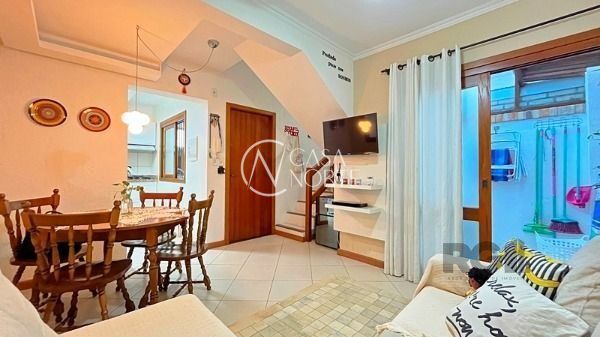 Casa de Condomínio à venda com 2 quartos, 102m², 1 suíte, 1 vaga, Avenida Guarujá no bairro Guarujá em Porto Alegre