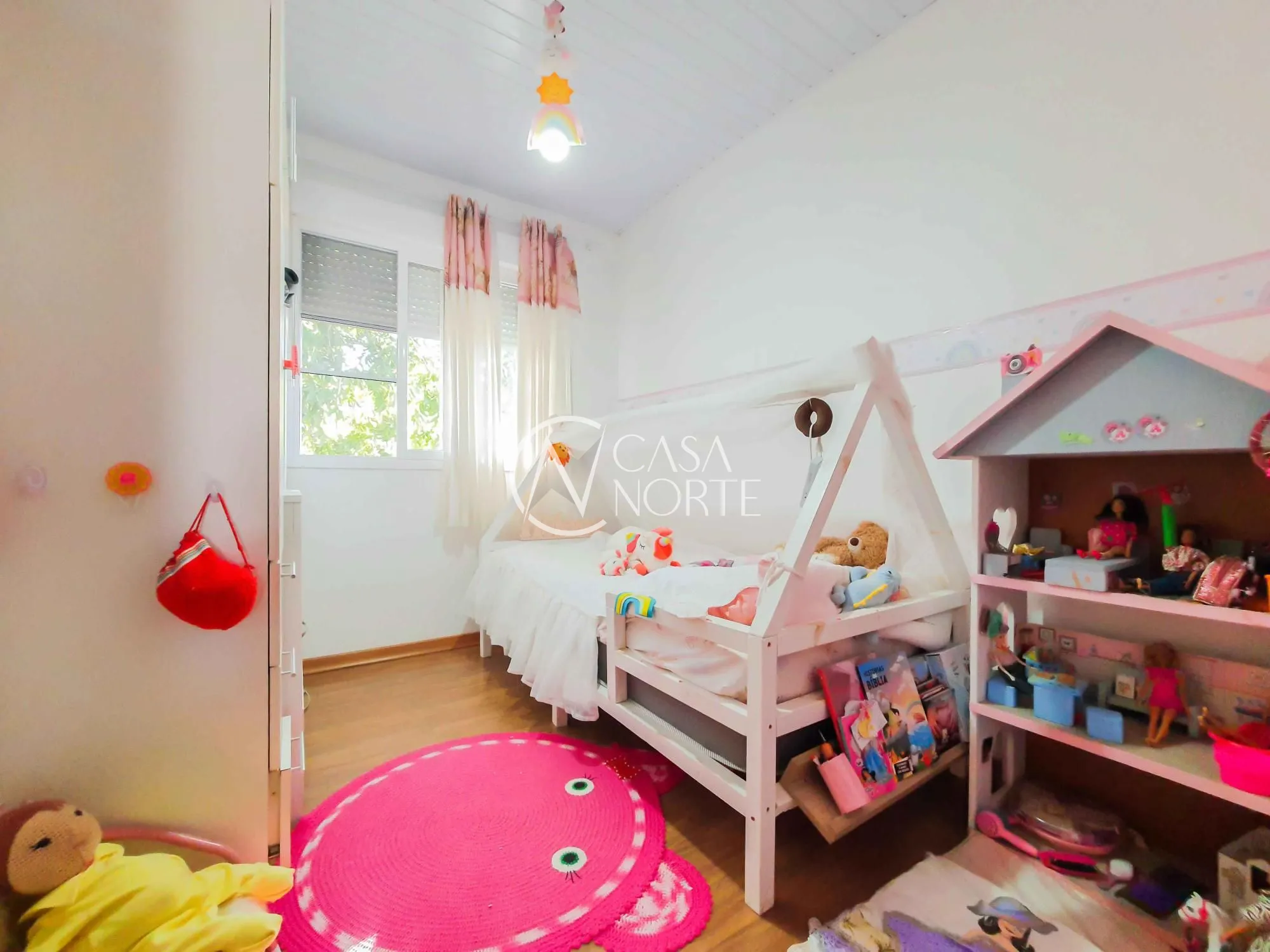 Casa de Condomínio à venda com 3 quartos, 141m², 1 suíte, 2 vagas, Avenida Edgar Pires de Castro no bairro Hípica em Porto Alegre