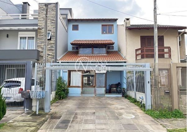 Casa à venda com 3 quartos, 143m², 3 suítes, 2 vagas, Rua Roberto Santini no bairro Hípica em Porto Alegre