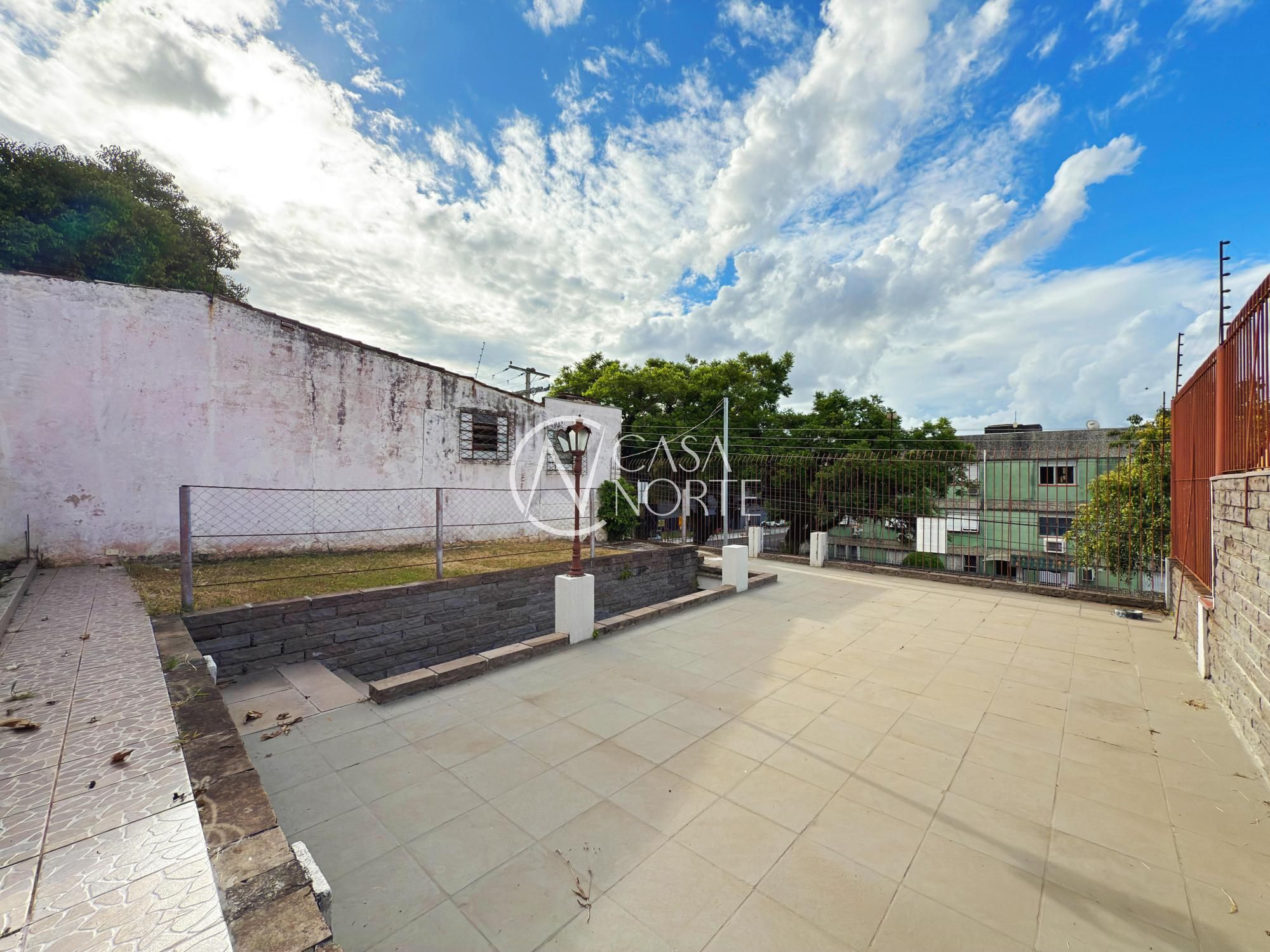 Casa à venda com 6 quartos, 1 suíte, 4 vagas, Avenida Copacabana no bairro Tristeza em Porto Alegre