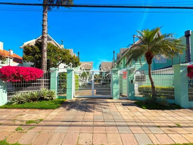 Casa de Condomínio à venda com 4 quartos, 197m², 1 suíte, 2 vagas, Rua Jacipuia no bairro Guarujá em Porto Alegre