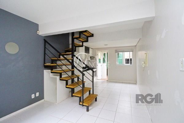 Casa de Condomínio à venda com 3 quartos, 100m², 1 suíte, 1 vaga, Avenida Juca Batista no bairro Cavalhada em Porto Alegre