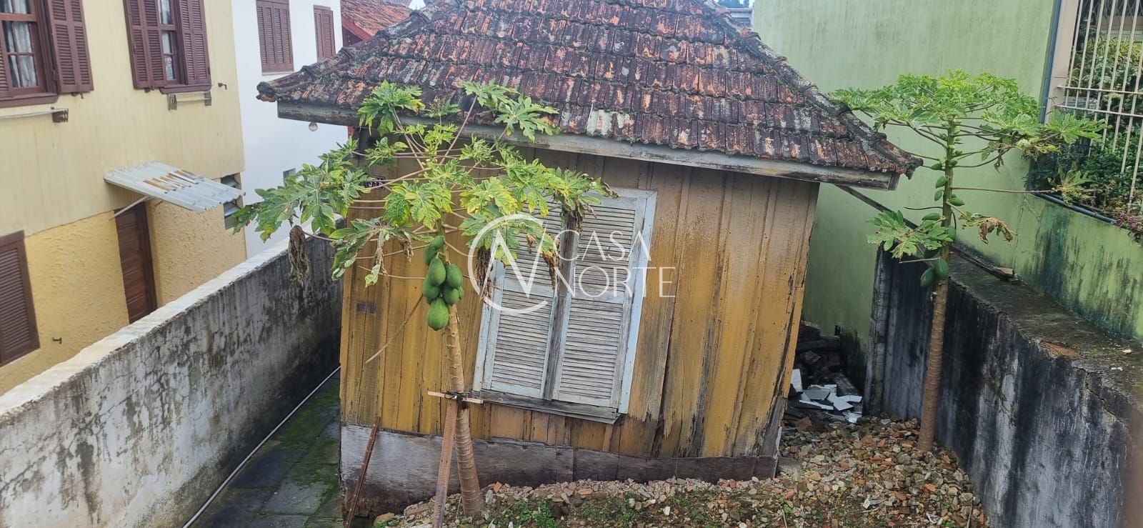 Terreno à venda , 242m², Rua São Francisco de Assis no bairro Santo Antônio em Porto Alegre