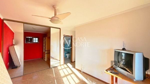 Casa à venda com 3 quartos, 320m², 1 suíte, 3 vagas, Rua Kyve T. Knijnik no bairro Espírito Santo em Porto Alegre