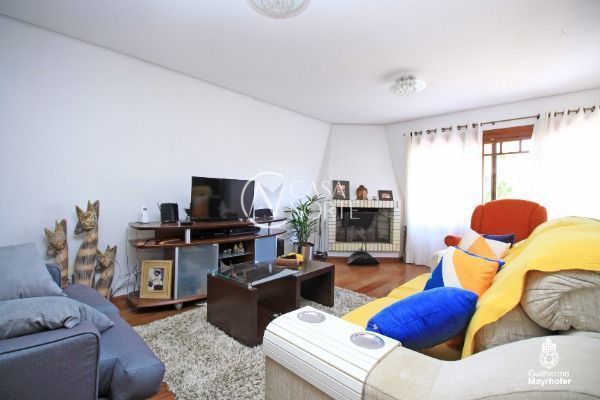 Casa à venda com 3 quartos, 205m², 1 suíte, 2 vagas, Rua Josue Guimaraes no bairro Espírito Santo em Porto Alegre