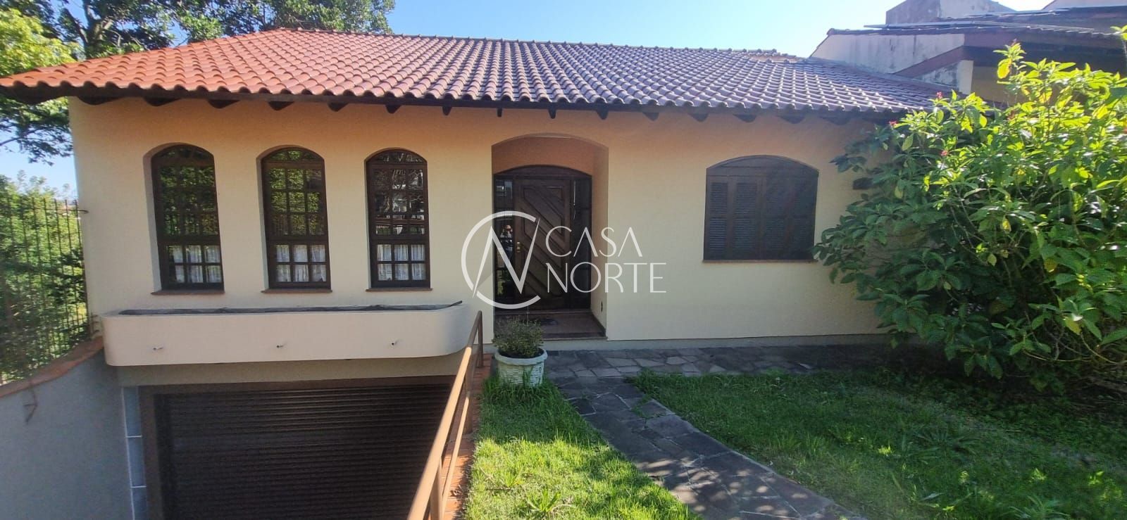 Casa à venda com 3 quartos, 226m², 1 suíte, 4 vagas, Rua Doutor Pitrez no bairro Ipanema em Porto Alegre