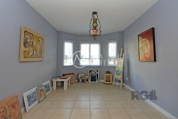 Casa de Condomínio à venda com 3 quartos, 161m², 1 suíte, 2 vagas, Rua Osorio Mendes Ouriques no bairro Guarujá em Porto Alegre