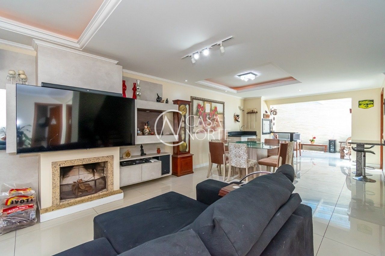 Casa à venda com 3 quartos, 157m², 1 suíte, 2 vagas, Rua Marechal Hermes no bairro Camaquã em Porto Alegre