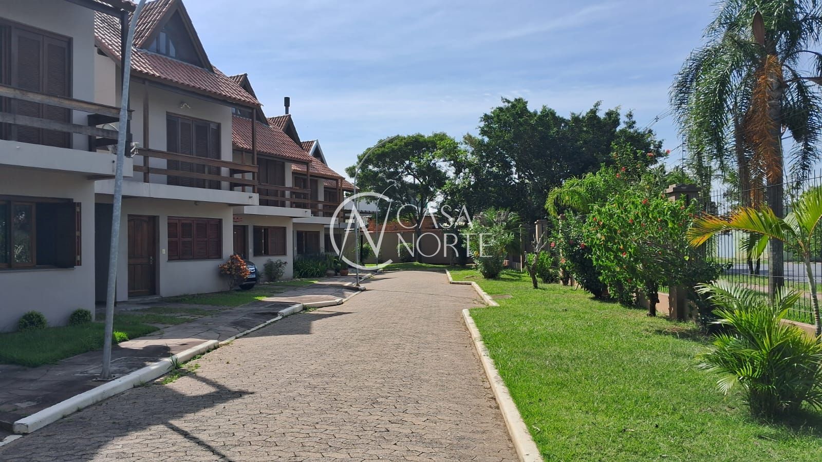 Casa de Condomínio à venda com 2 quartos, 196m², 2 vagas, Avenida Orleaes no bairro Guarujá em Porto Alegre