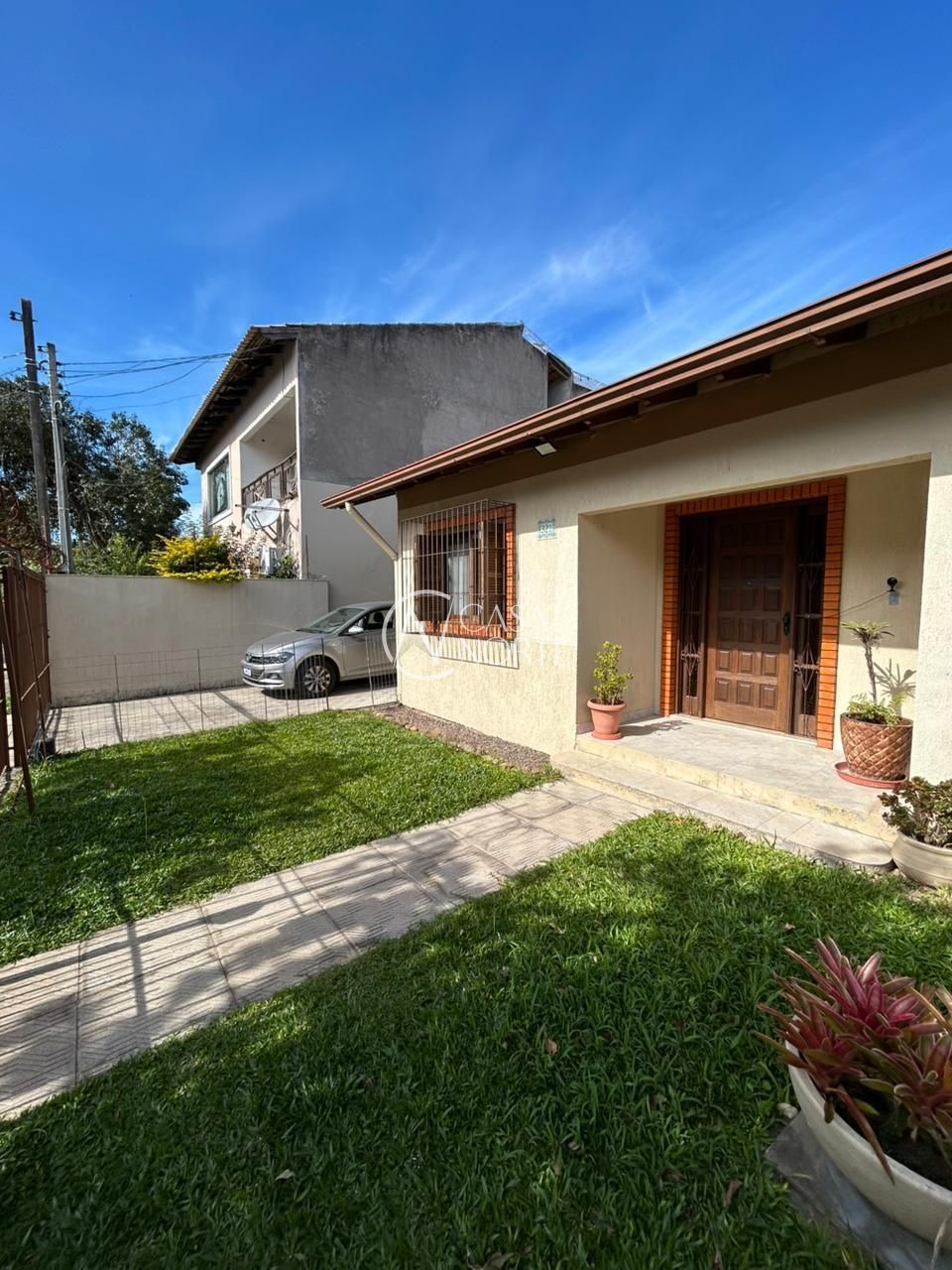 Casa à venda com 2 quartos, 143m², 3 vagas, Rua Fernando Borba no bairro Ipanema em Porto Alegre