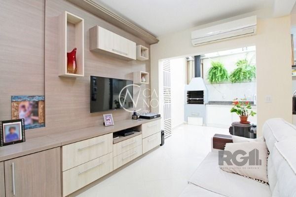 Casa de Condomínio à venda com 3 quartos, 133m², 1 suíte, 2 vagas, Rua Liberal no bairro Tristeza em Porto Alegre