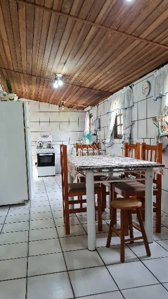 Casa à venda com 3 quartos, 85m², 1 vaga, Rua Capao da Canoa no bairro Ipanema em Porto Alegre